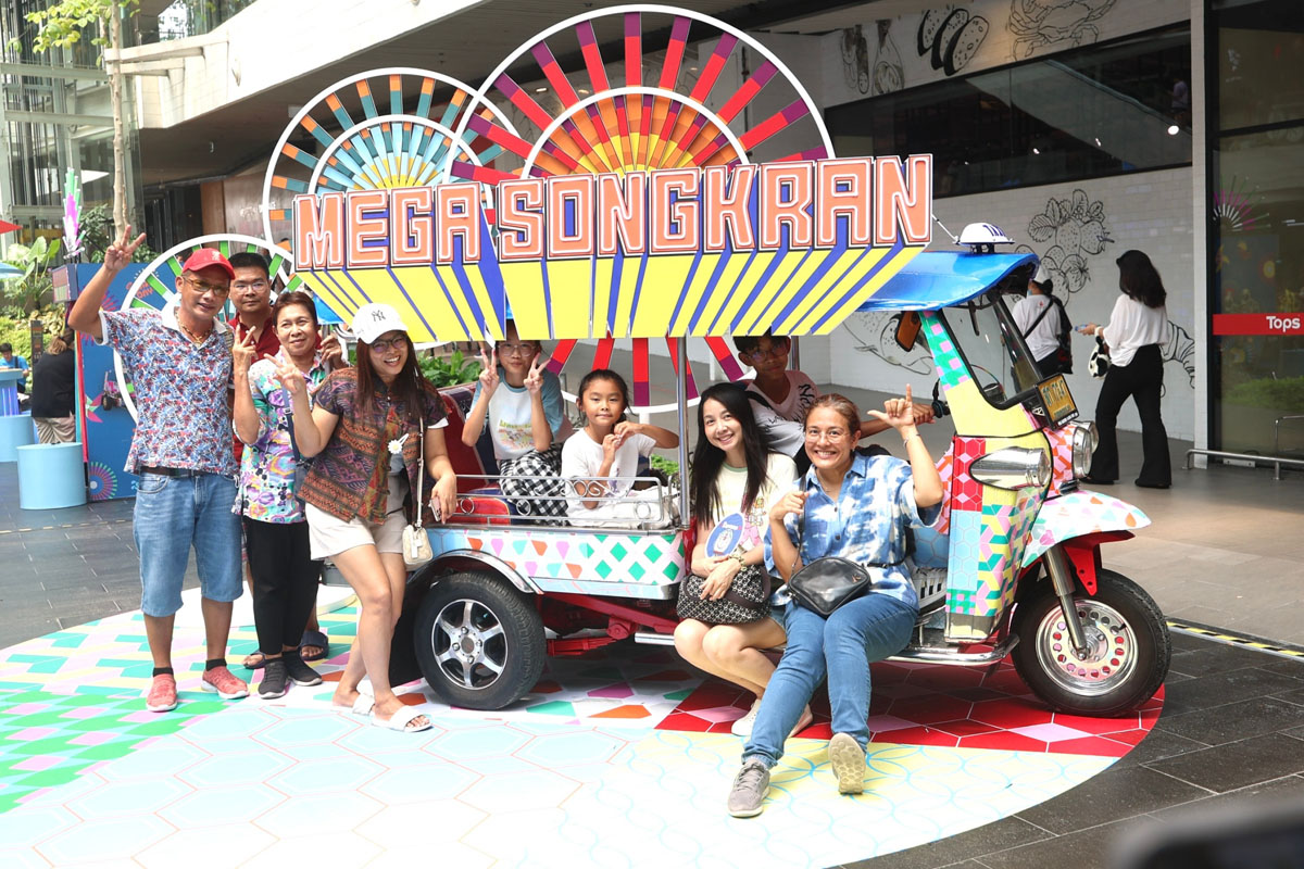 วันแรกสุดคึกคักกับเทศกาลสงกรานต์ ในงาน MEGA SONGKRAN